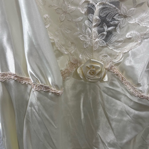Vintage Ivory Satin Chemise with Lace Details - Picture 3 of 6
